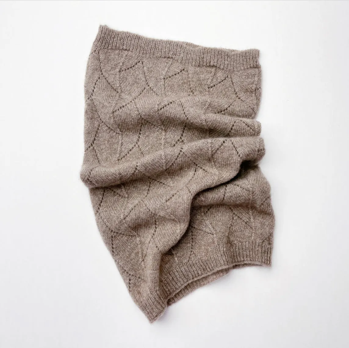 Cashmere knit neck warmer