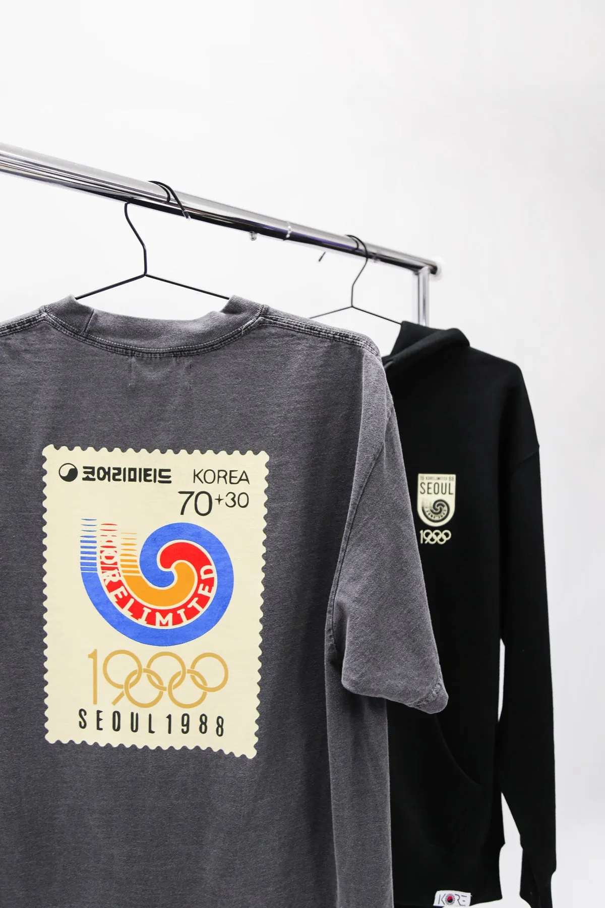 SEOUL 88 STAMP TEE (CHARCOAL)