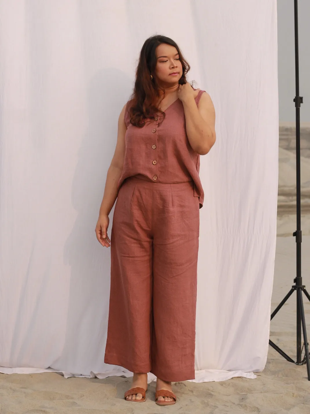 The Cropped Linen Trousers